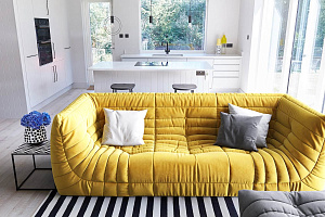 Мягкий П-образный диван ДеФранс от Gliver с подушками